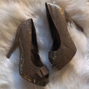 Gold glitter peep-toe pumps